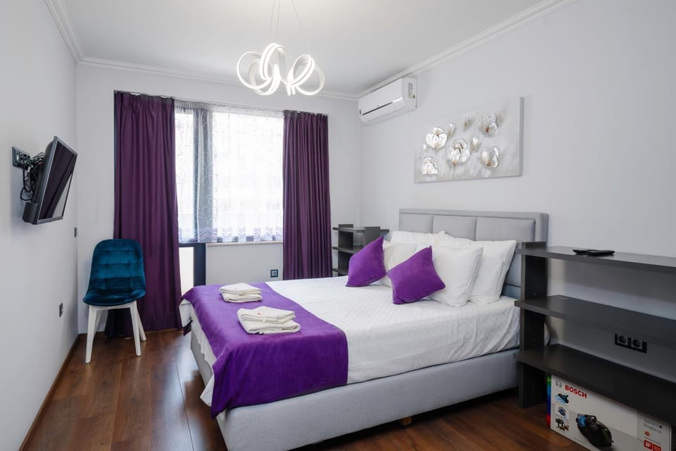 Bed, Photo of the whole room, Bedroom, towels, air conditioner