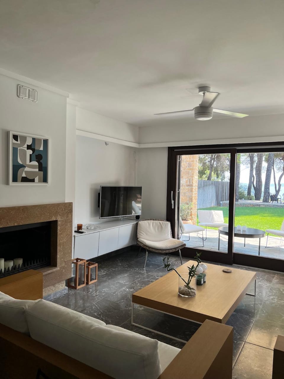 TV and multimedia, Living room, Seating area, fireplace