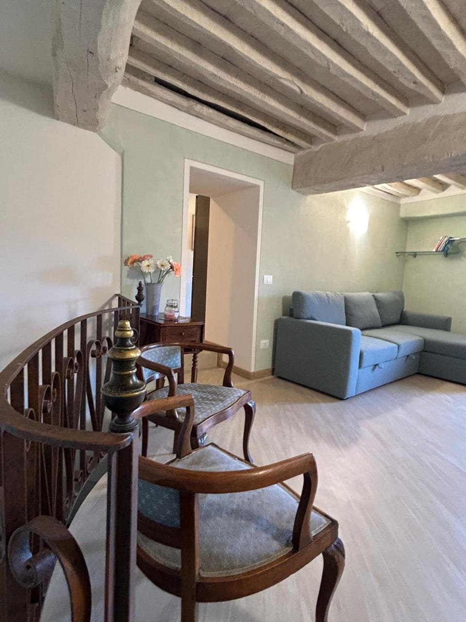 Living room, Seating area