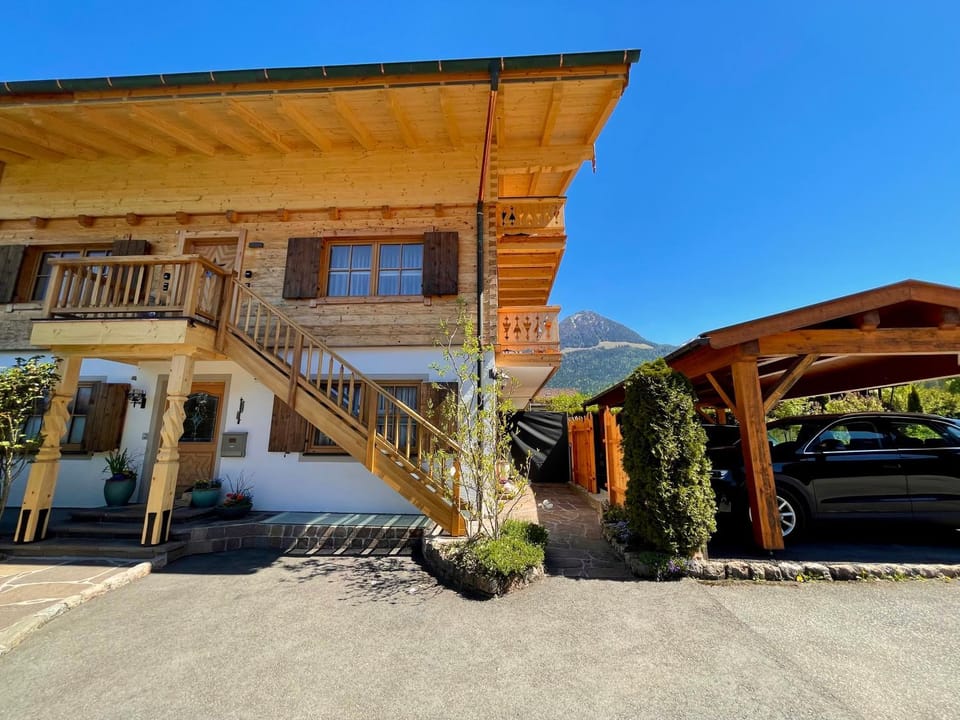 Haus Hochlenzerblick Apartment in Schönau am Königssee