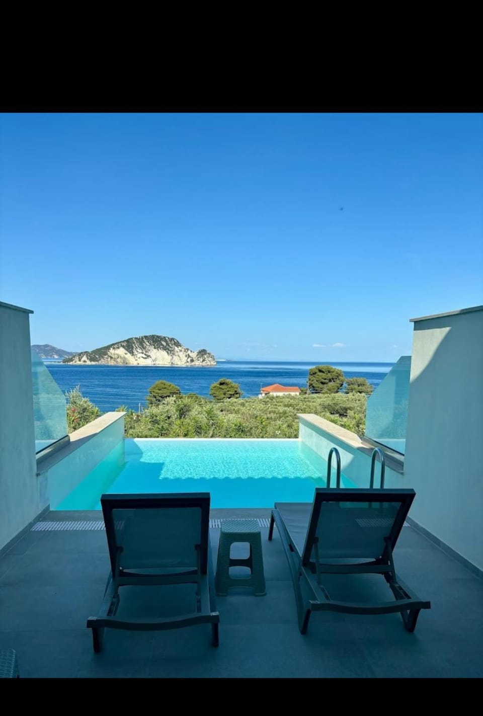 Nearby landmark, Natural landscape, View (from property/room), Balcony/Terrace, Pool view, Sea view, Swimming pool, sunbed