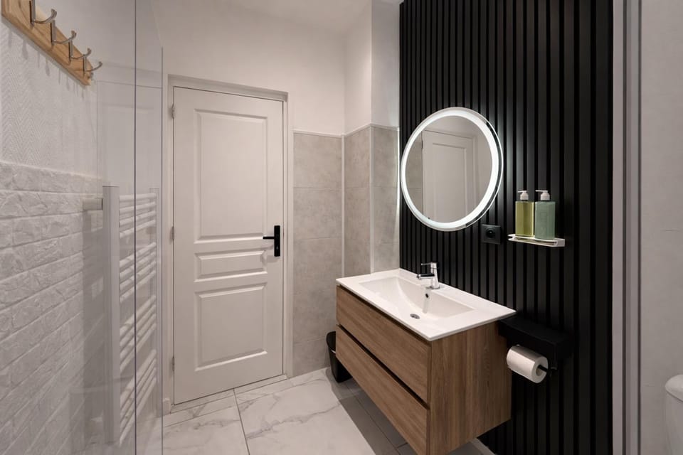 Shower, Bathroom, towels