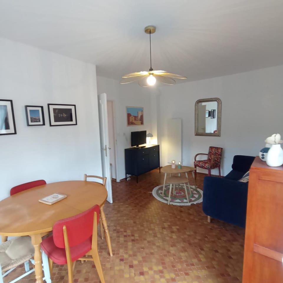 TV and multimedia, Living room, Dining area