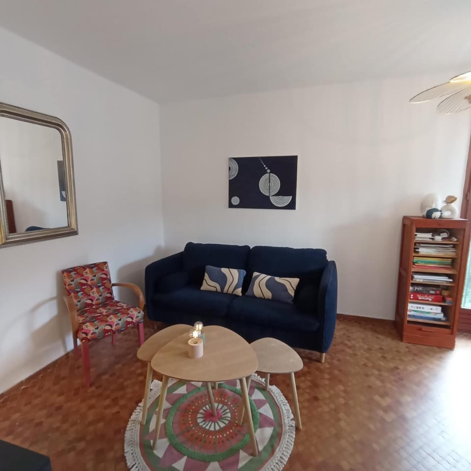 Bed, Living room