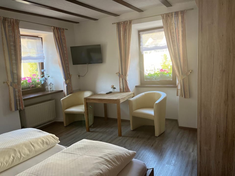 Weinhaus Serwazi-Zenzen Hotel in Cochem-Zell