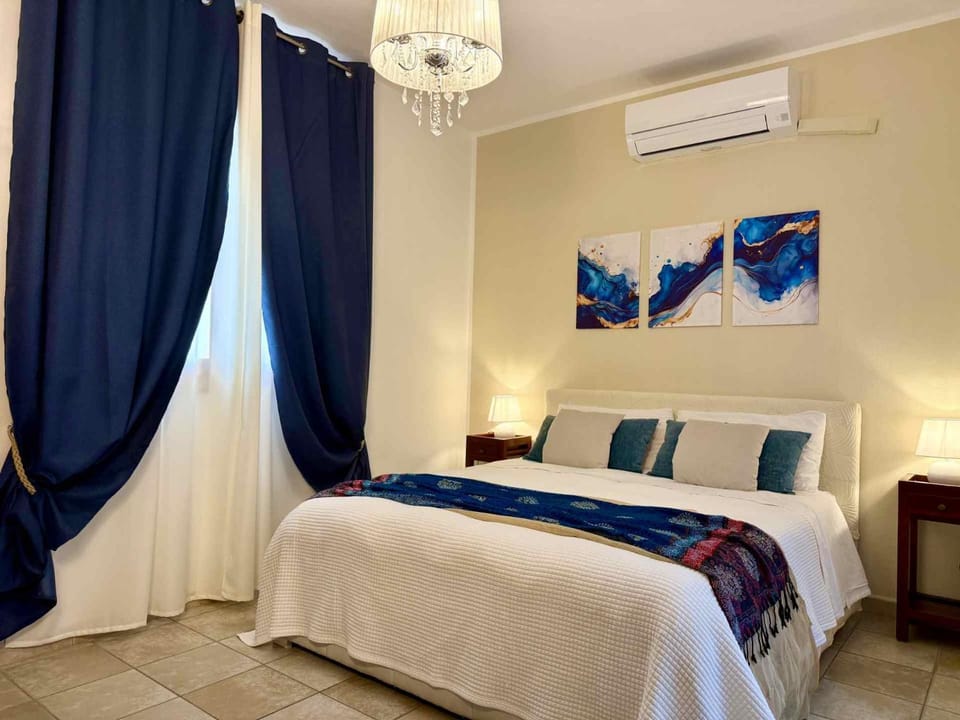 Bed, Photo of the whole room, Bedroom, air conditioner