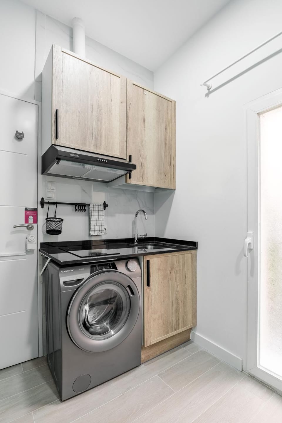 Kitchen or kitchenette, stove, washing machine