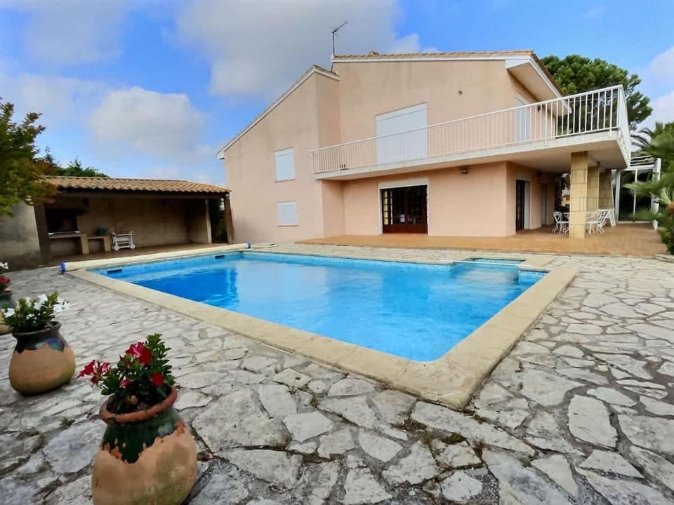 Splendide maison pour 10 personnes avec piscine privée et grands espaces ! House in Béziers