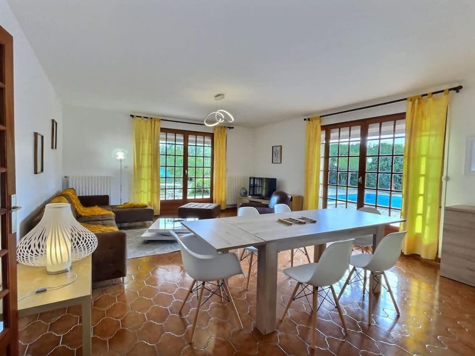 Splendide maison pour 10 personnes avec piscine privée et grands espaces ! House in Béziers