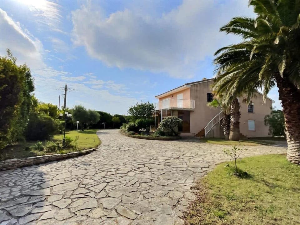 Splendide maison pour 10 personnes avec piscine privée et grands espaces ! House in Béziers