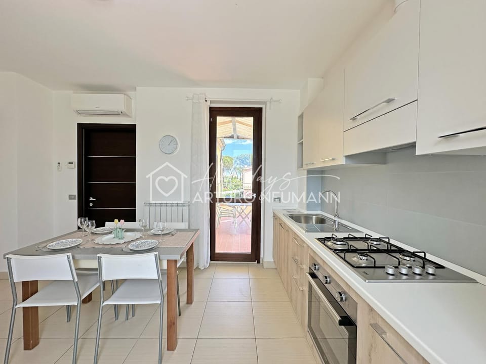 Kitchen or kitchenette, Dining area, dishwasher, stove