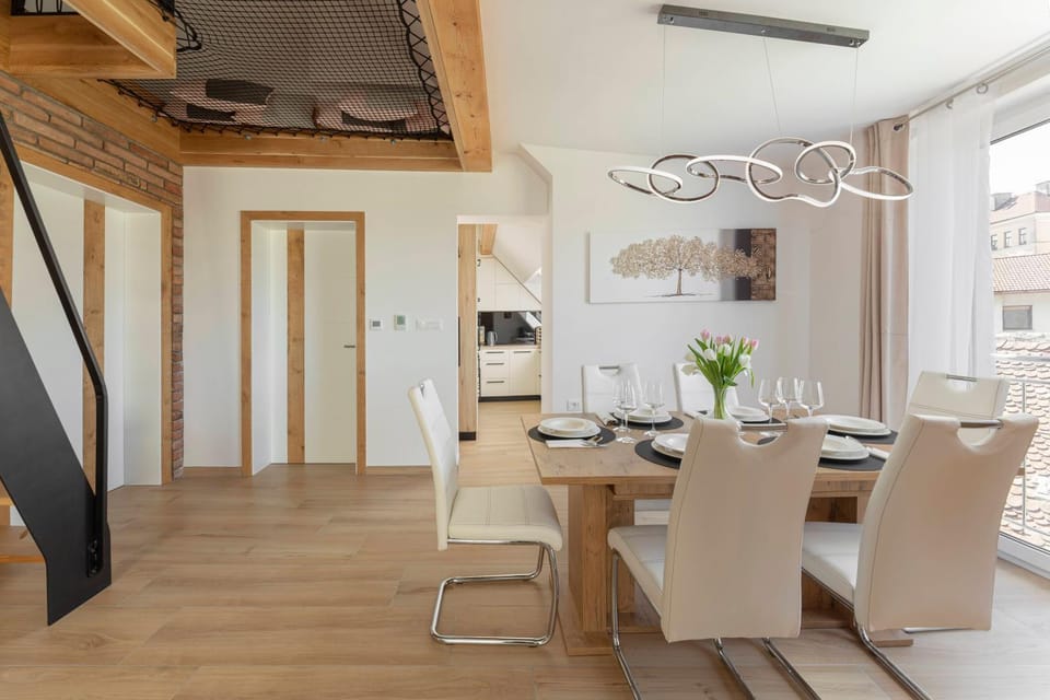 Seating area, Dining area