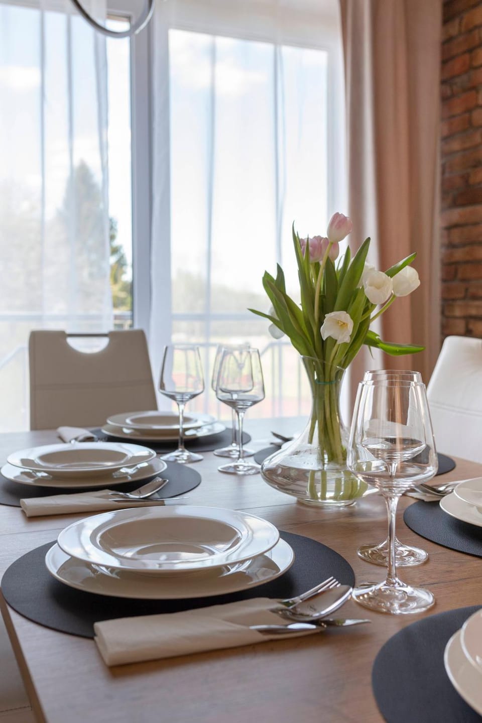 Dining area, Food, Drinks
