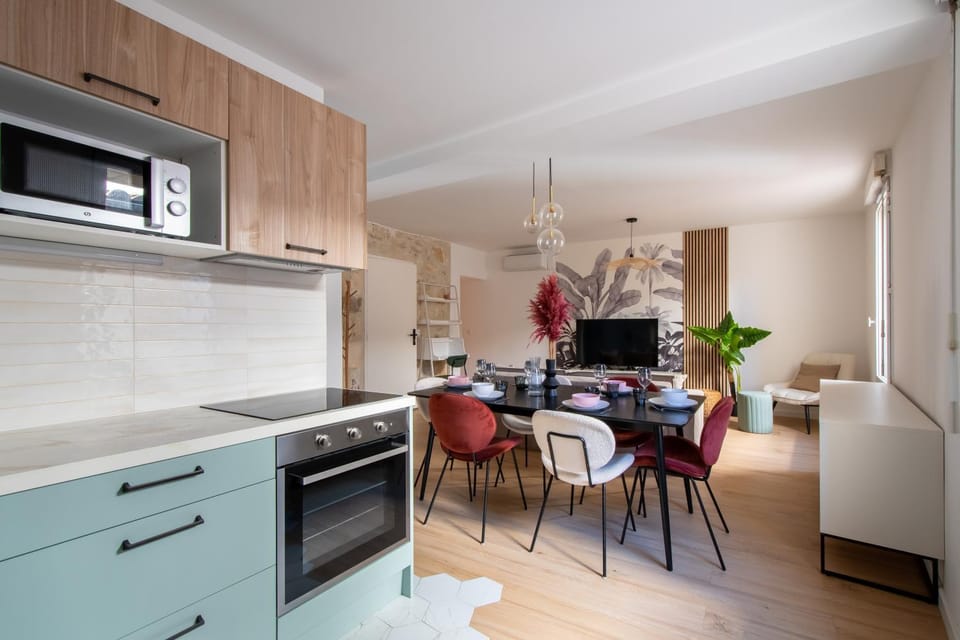 Kitchen or kitchenette, stove, kitchen