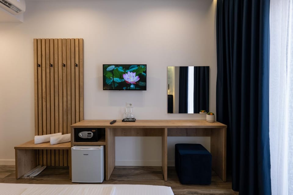 Bed, TV and multimedia, Photo of the whole room, Bedroom, air conditioner