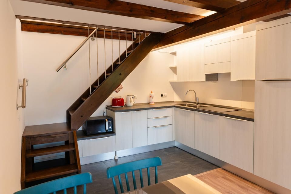 Kitchen or kitchenette, dishwasher