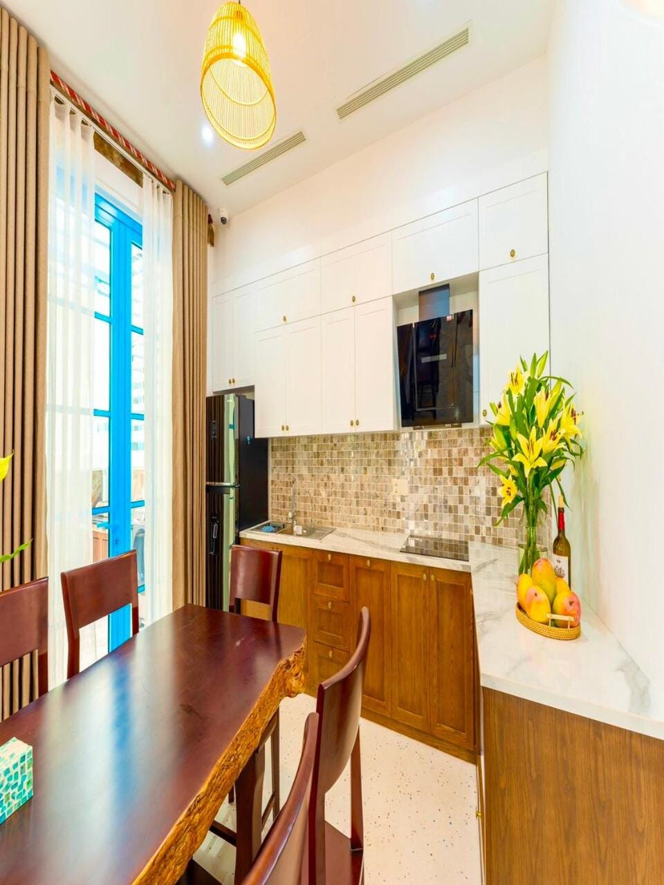 Communal lounge/ TV room, TV and multimedia, Kitchen or kitchenette, Living room, Seating area, Dining area, Evening entertainment