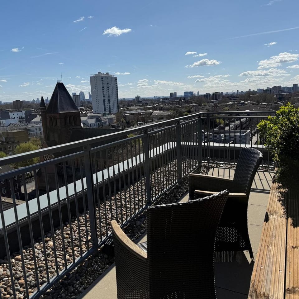 Elegant Boutique 4 bed 3 bath with Terraces Apartment in London Borough of Hackney