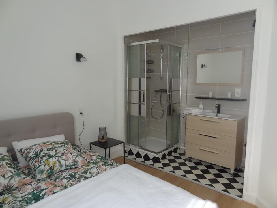 Shower, Photo of the whole room