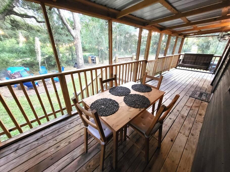 River Daze Cabin - A cozy cabin right on the river Cabin in Florida
