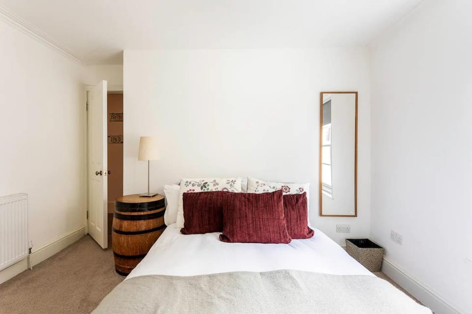 Bed, Other, Photo of the whole room, Bedroom