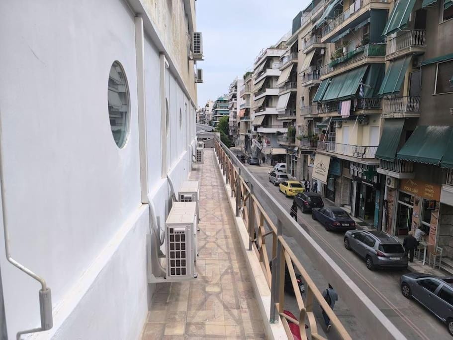 διαμέρισμα επάνω στο σταθμός Apartment in Athens