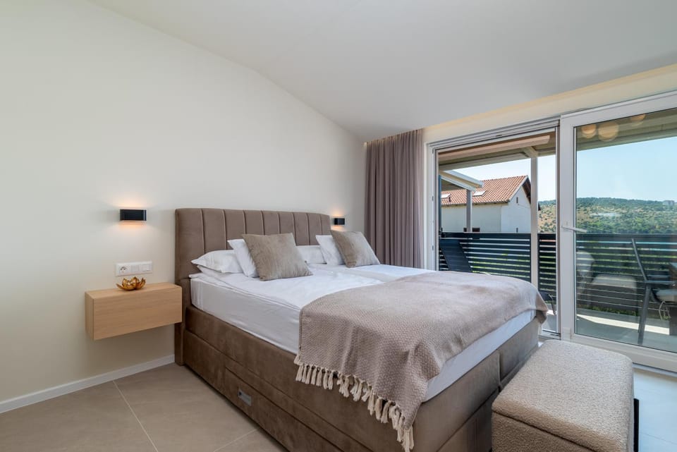 Bed, View (from property/room), Balcony/Terrace, Bedroom