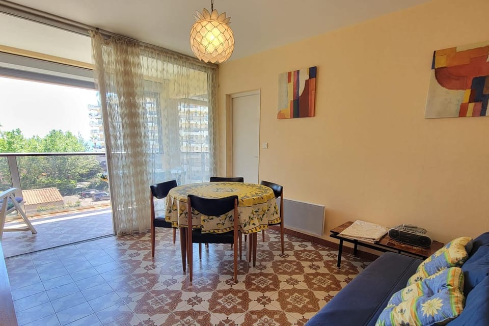Bright seafront apartment Apartment in Fréjus