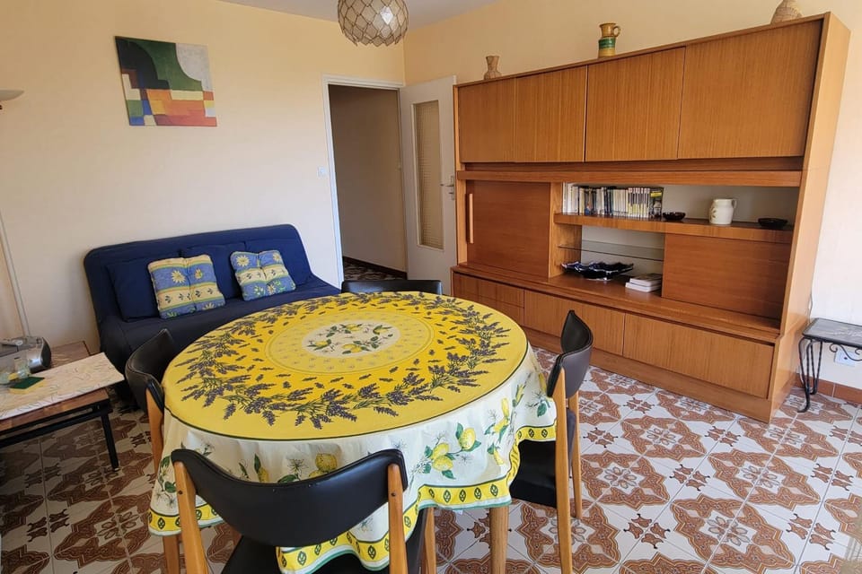 Bright seafront apartment Apartment in Fréjus