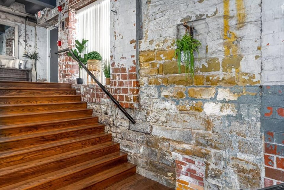 Unique and Charming Downtown Apt Apartment in Ohio