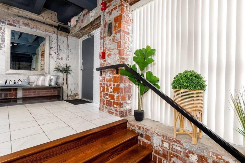 Unique and Charming Downtown Apt Apartment in Ohio