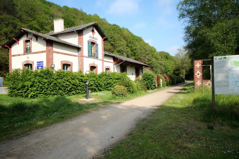 Property building, Spring, Day, Natural landscape, Garden, Garden view