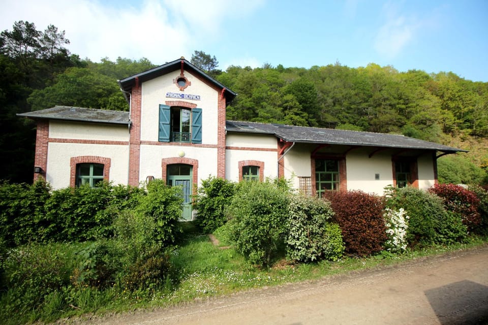 Property building, Spring, Day, Natural landscape, Garden, Garden view