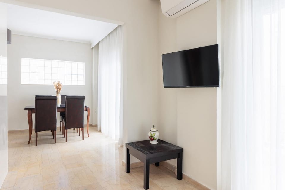 TV and multimedia, Dining area