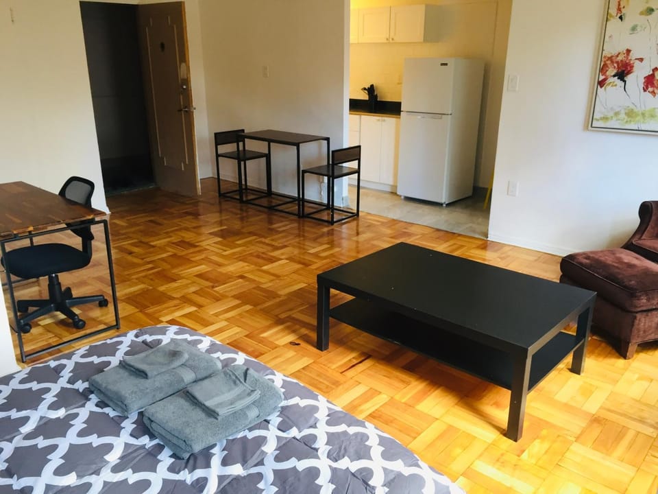 Bed, Living room, Seating area, Dining area, Bedroom