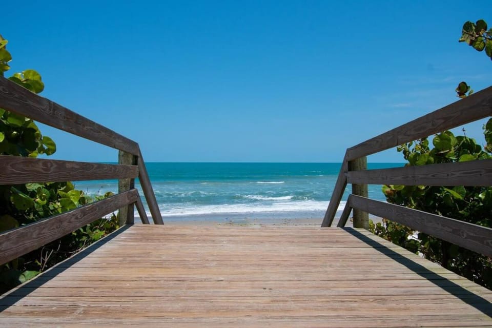 Luxury Townhouse Minutes from Beach and Downtown House in Indian Harbour Beach