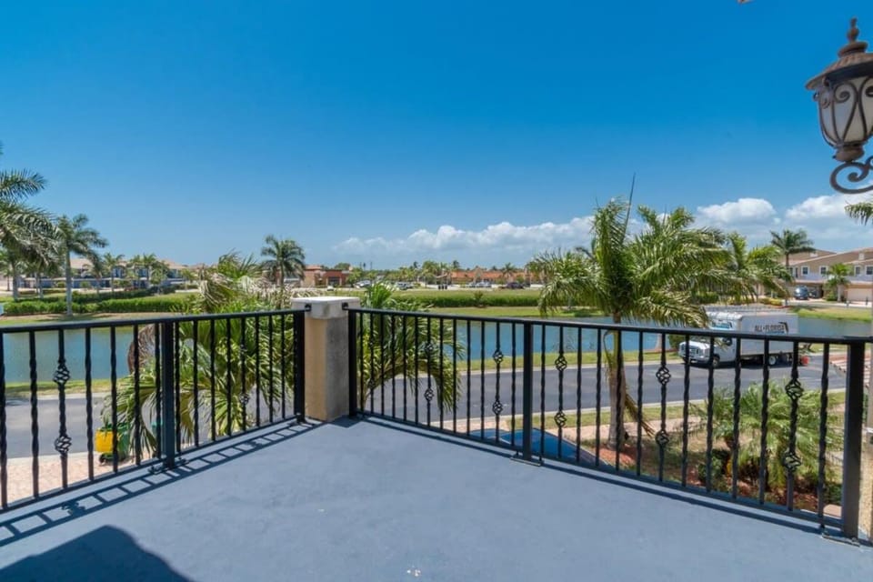 Luxury Townhouse Minutes from Beach and Downtown House in Indian Harbour Beach