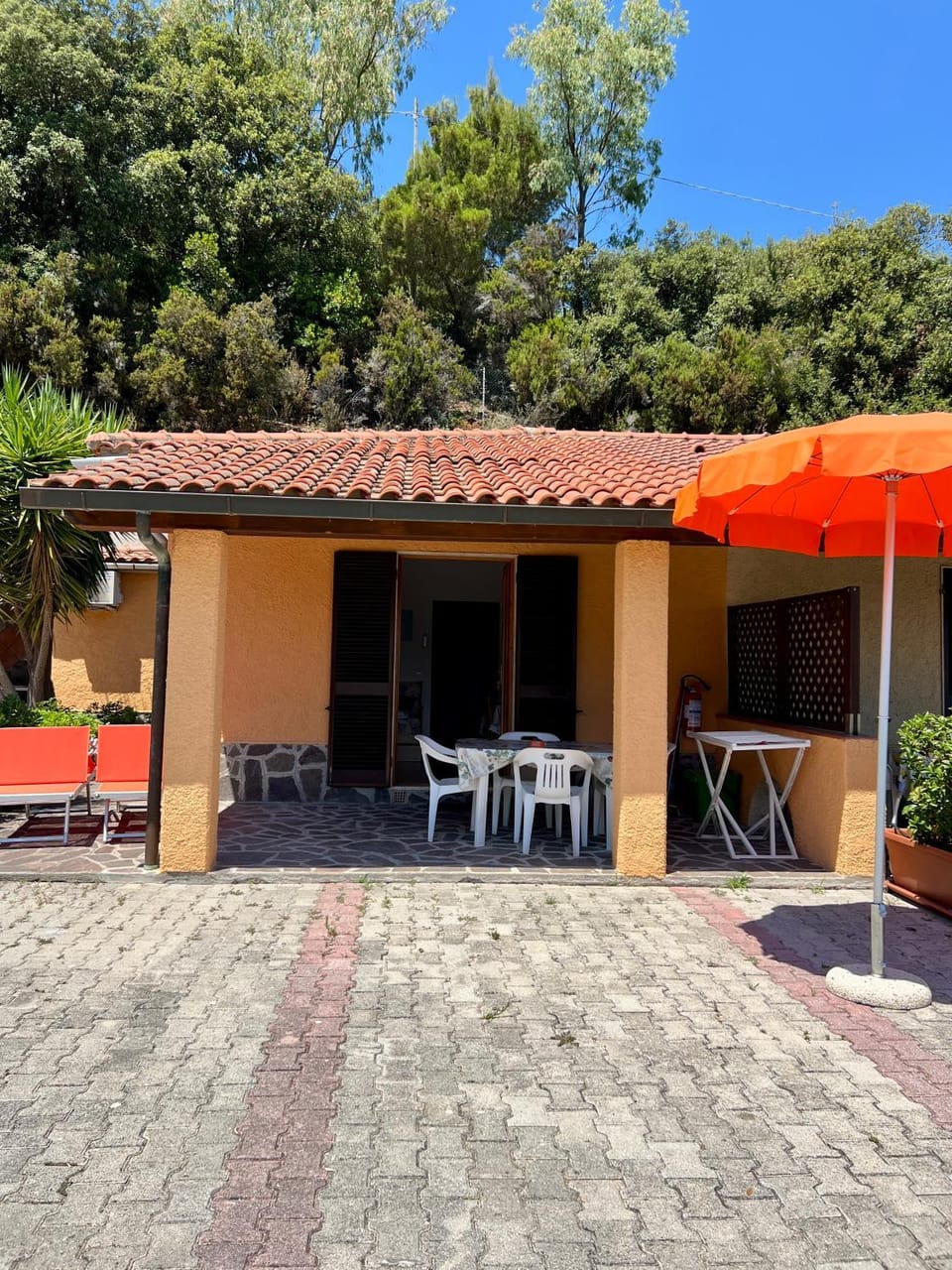 Property building, Patio, Day, Dining area