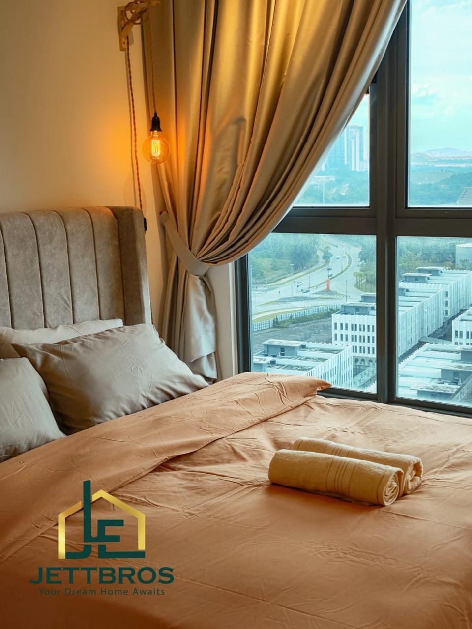 Bed, Natural landscape, Photo of the whole room, Bedroom, towels