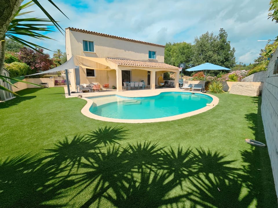 Property building, Patio, Garden, Garden view, Pool view, Swimming pool, sunbed