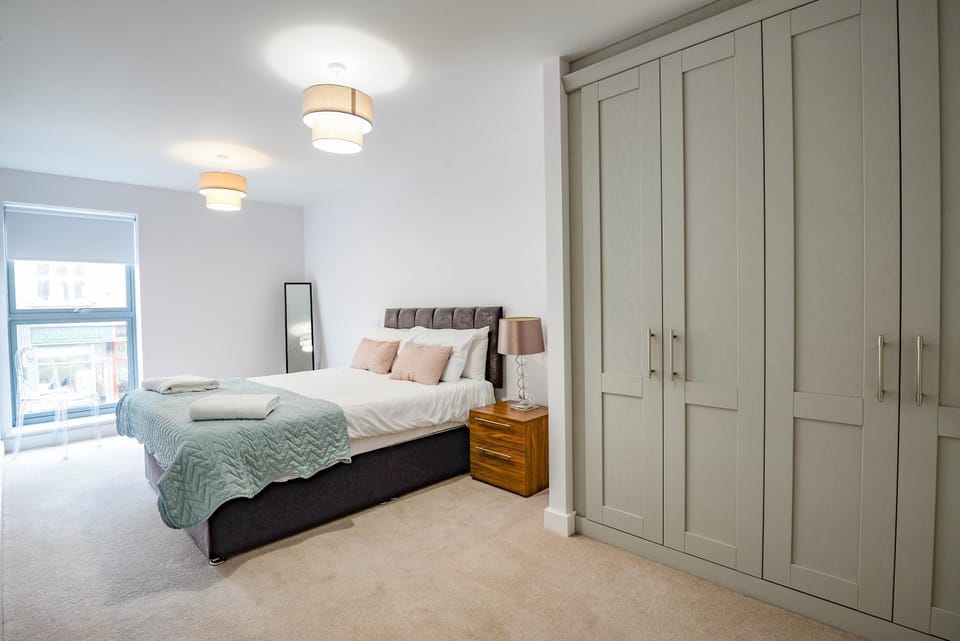 Luxury and modern two bedroom and two bathroom apartments Weybridge Apartment in Weybridge