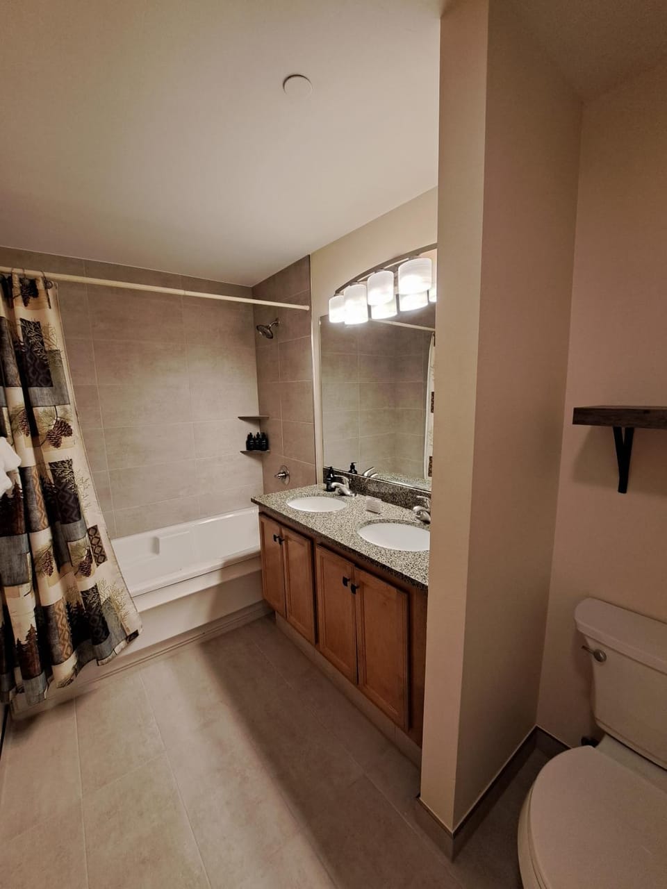 Beautiful 2BR in River Run - Kids Ski Free! condo Apartment in Keystone