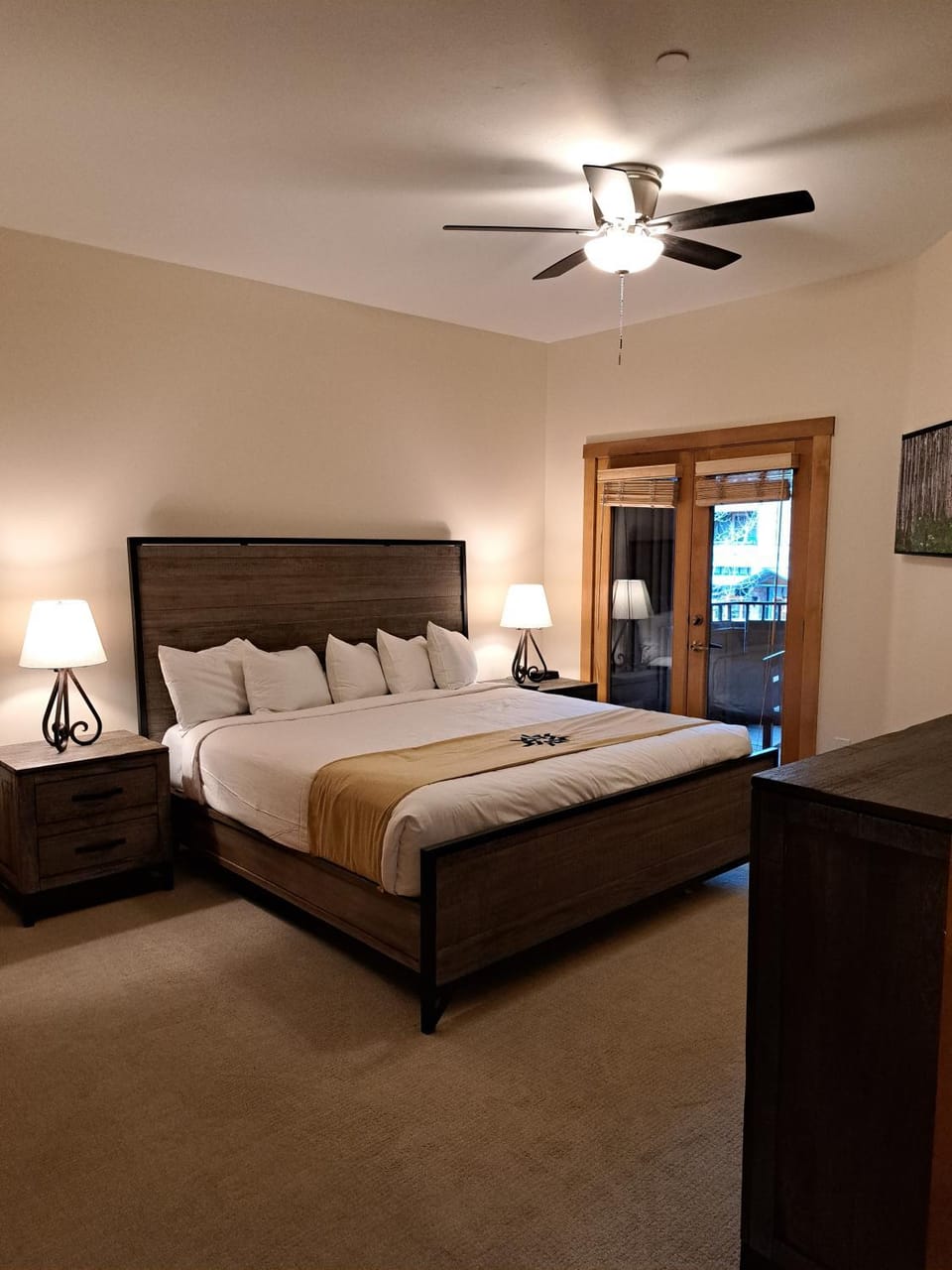 Beautiful 2BR in River Run - Kids Ski Free! condo Apartment in Keystone