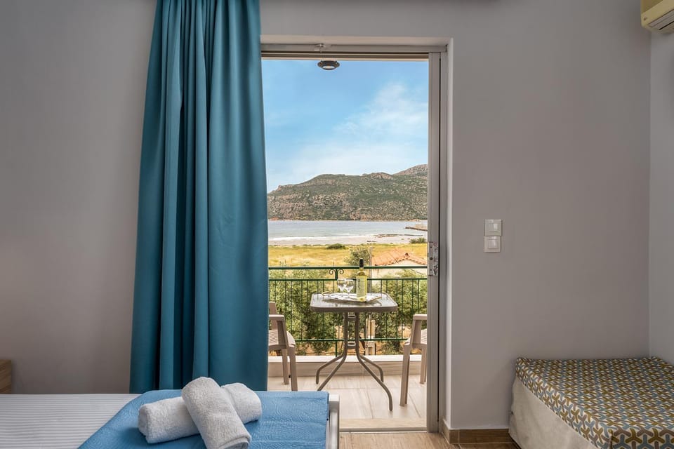 Bed, Natural landscape, View (from property/room), Bedroom, Mountain view, Sea view