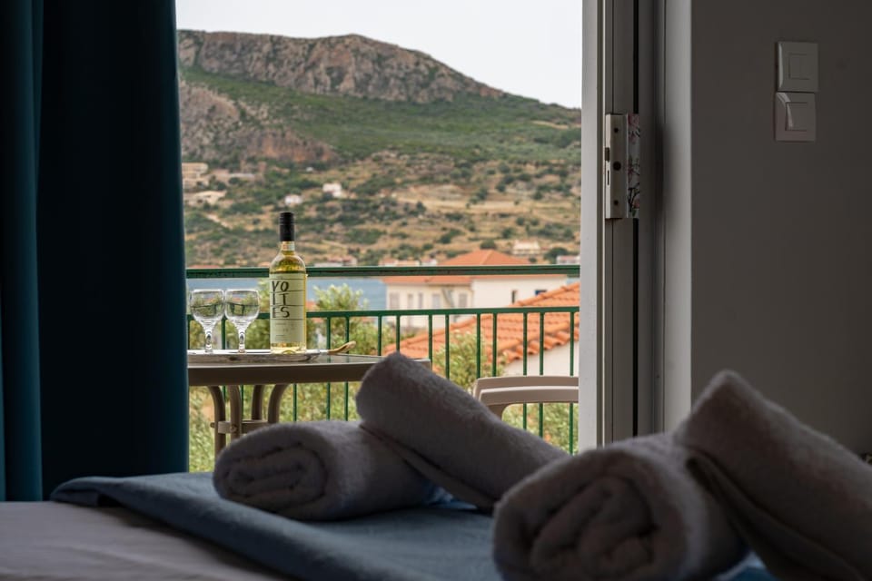 Bed, Day, Natural landscape, View (from property/room), Balcony/Terrace, Bedroom, Mountain view
