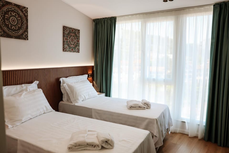 Bed, Photo of the whole room, Bedroom, towels