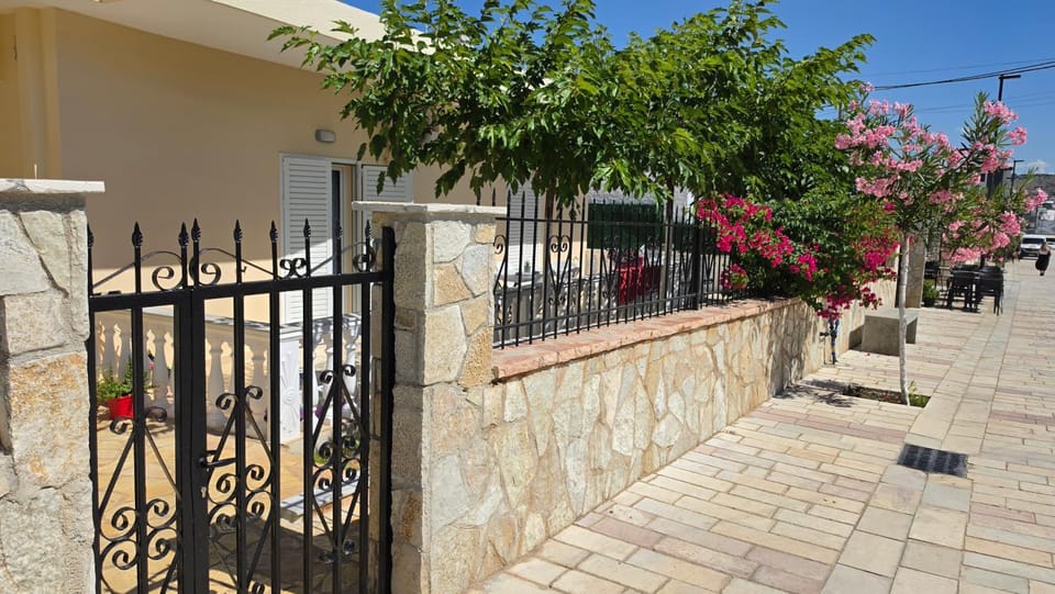 Guesthouse Agalliu Bed and Breakfast in Ksamil