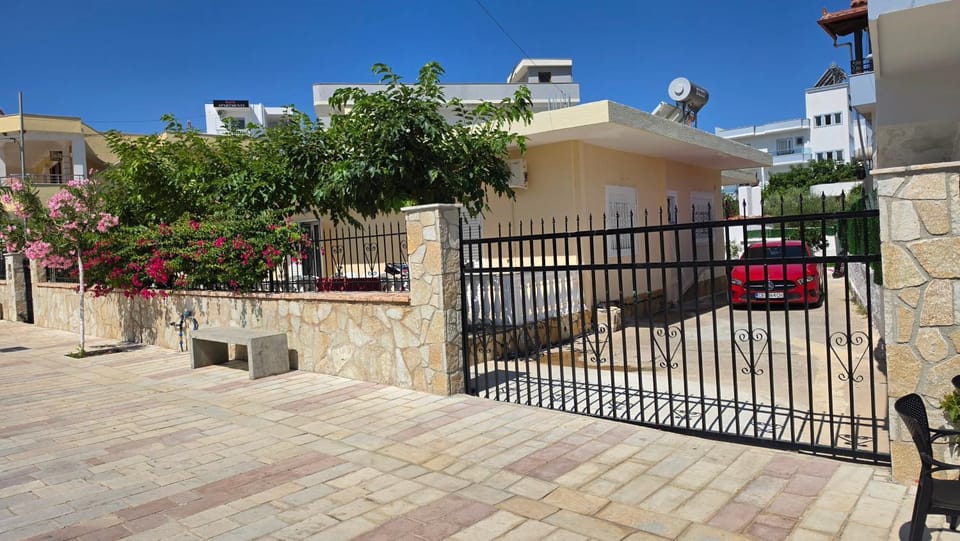 Guesthouse Agalliu Bed and Breakfast in Ksamil