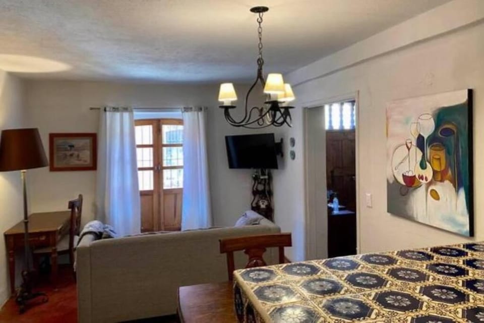 TV and multimedia, Living room, Seating area, Evening entertainment