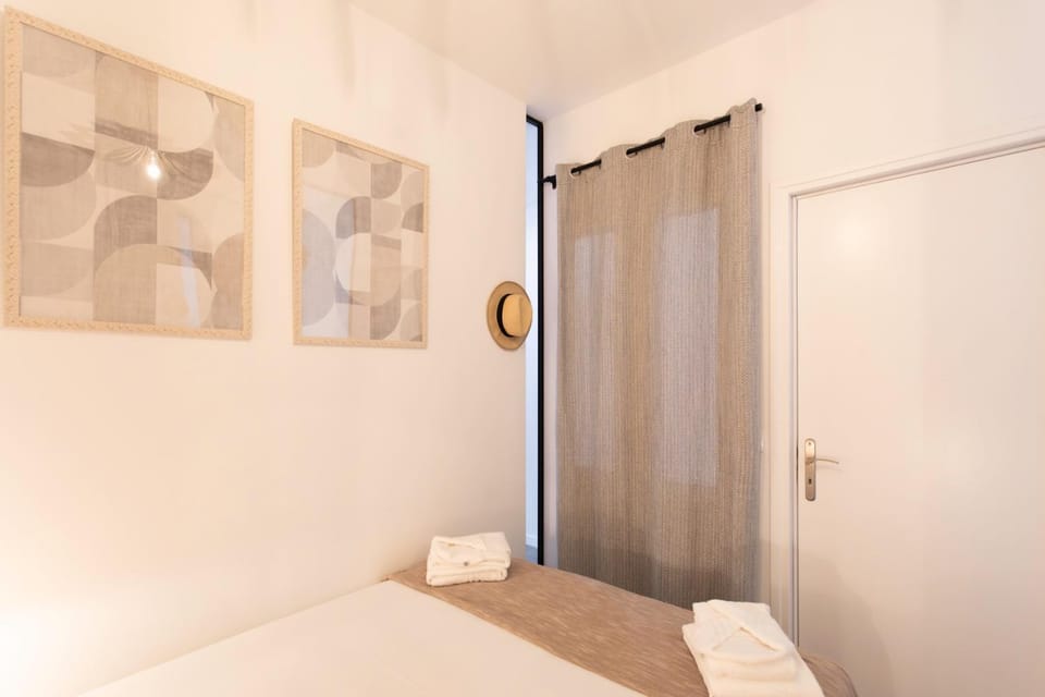 L26 Staywizus - Old Town central 5mins walk to Sea front AC WIFI Apartment in Nice
